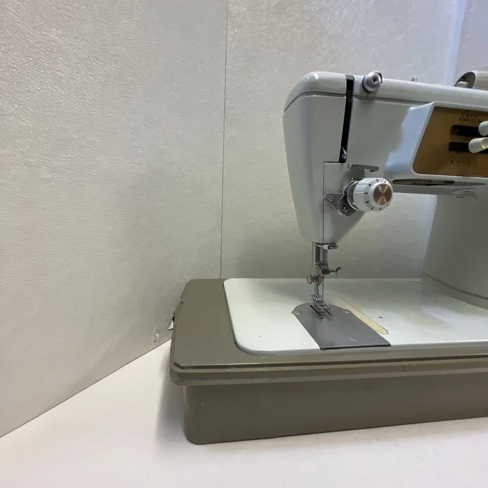 MÁQUINA DE COSER SINGER 620 GOLDEN TOUCH & SEW ZIG ZAG de lujo con pedal - Probada Foto 2 de 4