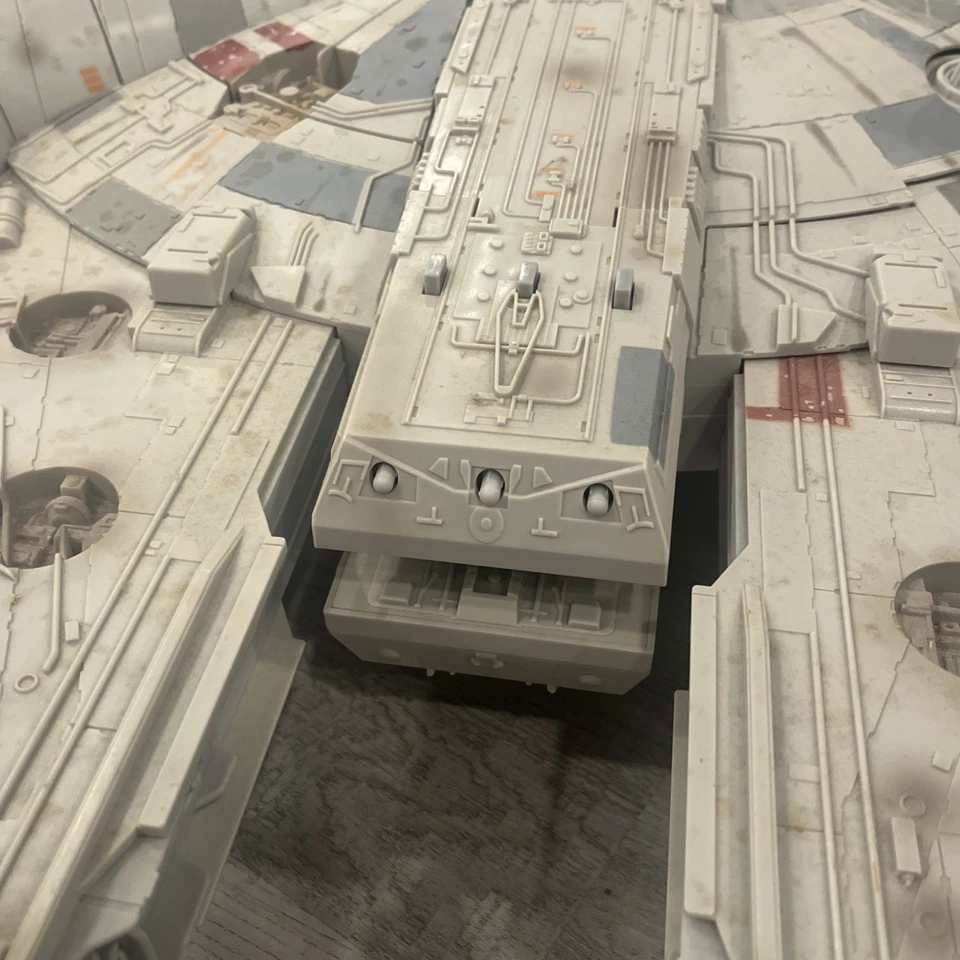 Star Wars The Vintage Collection Millennium Falcon 2012 Toys 'R Us Exclusive - Imagem 4 de 4
