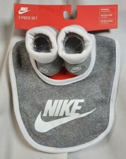Nike 2 Pc Bib, Booties Set Newborn 0-6 Months Gray White Swoosh Baby Boys Girls