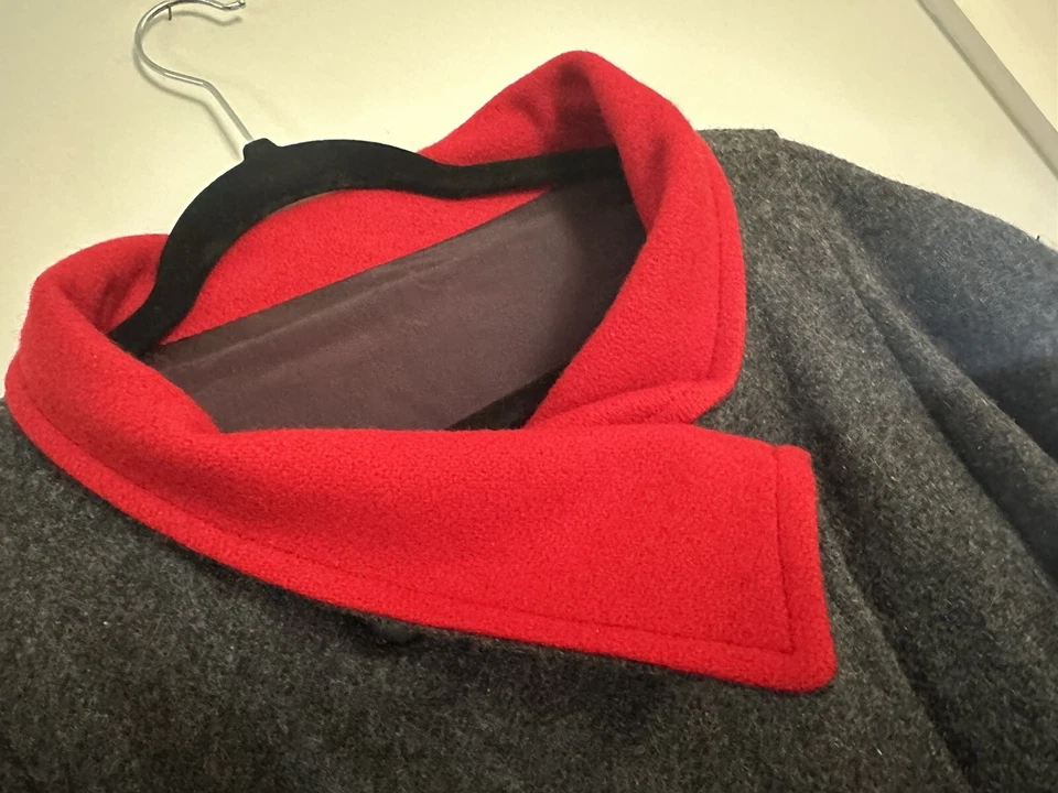 Vintage Wool Woman’s Cape Lined Coat Pockets Buttons Gray / Red L/XL - Image 2 of 4