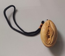 Colgante estilo vagina tallada en boj origen vida niña virgen privacidad estatua decoración