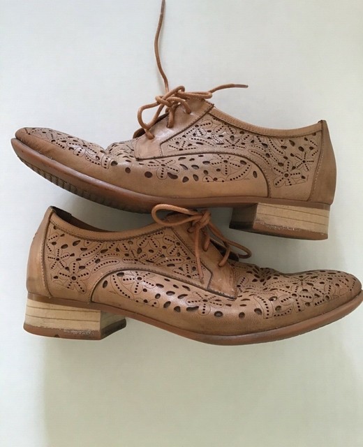 women's perforated oxford shoes