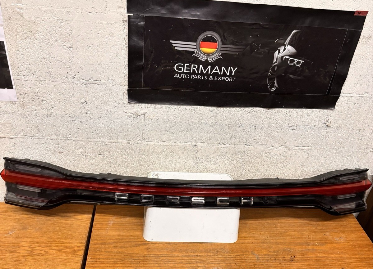 2019-2021 Porsche Macan 95b OEM Center Trunk Brake Lamp