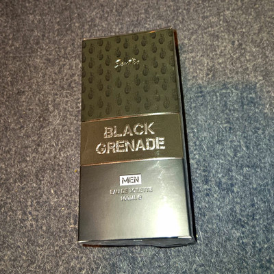 More Labels Black Grenade Men Eau de Toilette Spray 100 ml Normale Größe. 