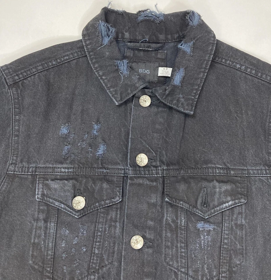 Chaqueta vaquera BDG Trucker para hombre pequeña negra envejecida Foto 2 de 4