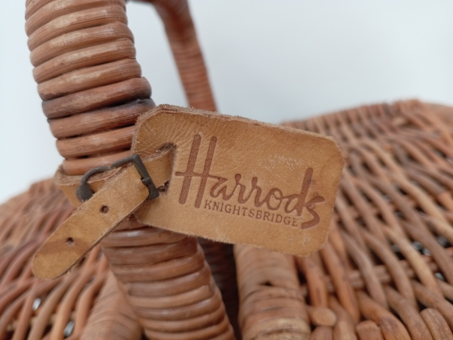 Harrods London Large Wicker Picnic Basket Light Brown Preowned 19"x15