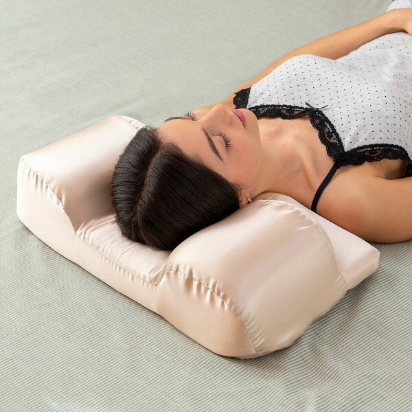 Oreiller cervical haut de gamme en mousse mémoire de forme et sa housse en satin blanc