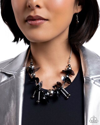 Paparazzi s Streamlined Sequins - Black Necklace