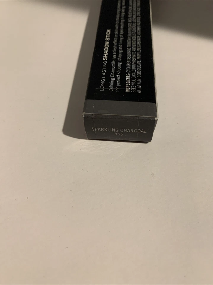 Barra de sombra de larga duración Nuance Salma Hayek carbón brillante 855 Foto 3 de 3