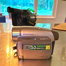 Sony Handycam MiniDV Camcorder 10x Zoom 2.7in Touch LCD Stabilizer USB