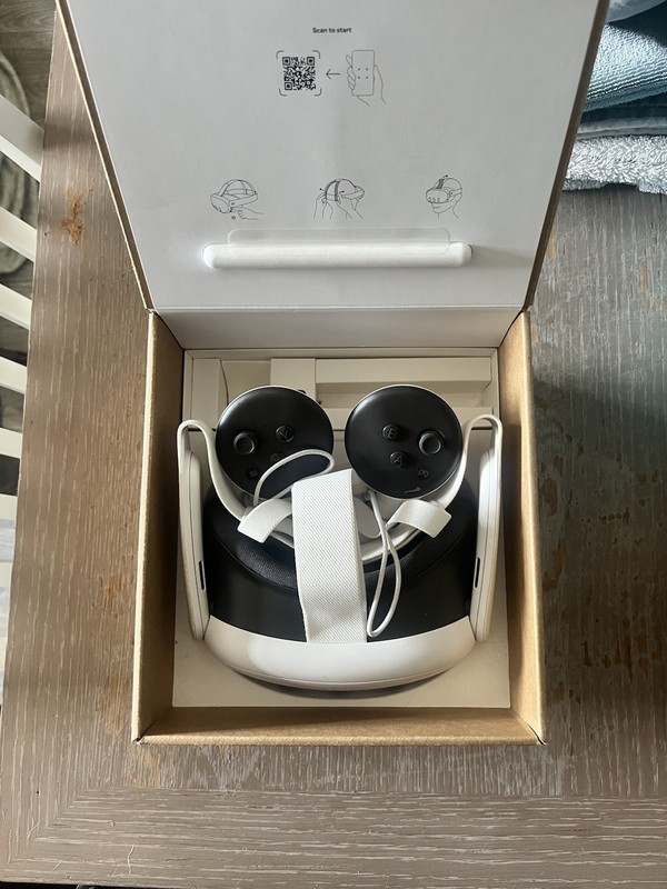 Meta Quest 3 Standalone VR Headset 120Hz 110° FOV with Touch Controllers 512GB