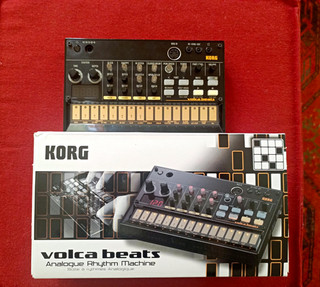 Korg volca beats Analog Drumcomputer mit Sequenzer 16 Pads VOLCA BEATS
