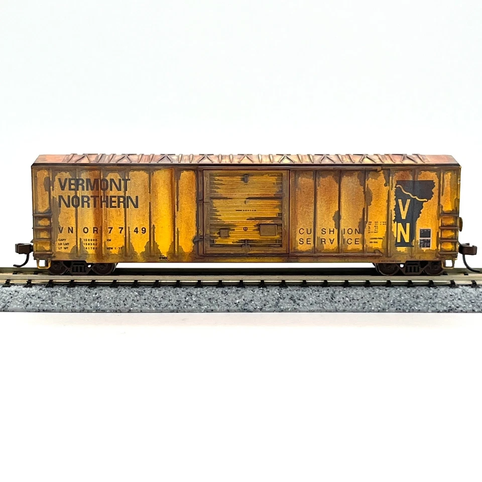 Atlas N Scale Vermont Northern FMC 5077 Boxcar Custom Weathered VNOR 7749 - Image 3 of 4