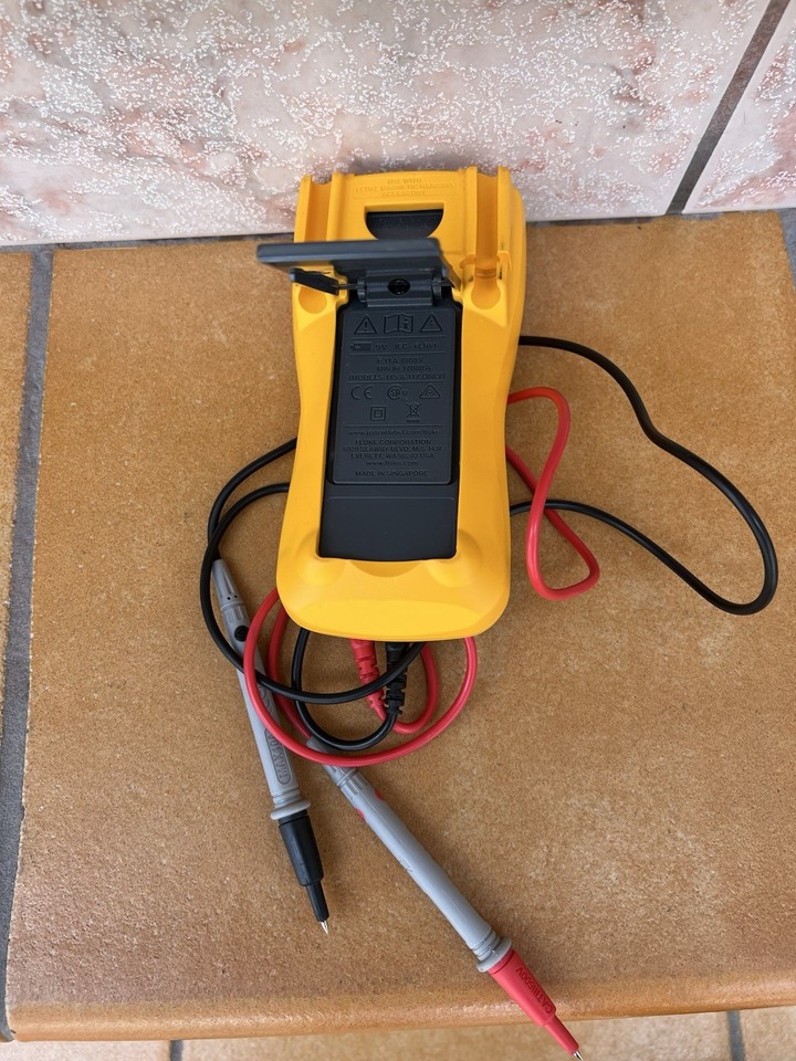 Fluke 116 True RMS Digital Multimeter with Leads - | eBay
