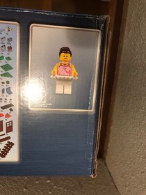 LEGO Creator 10255 Assembly Square New Sealed &ndash; Retired