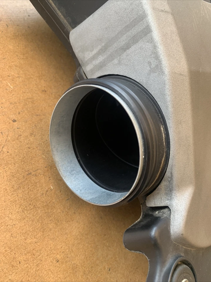 BMW 750Li 750i 2006-2008 cubierta de admisión filtro de aire delantero central 13717567165 Foto 4 de 4