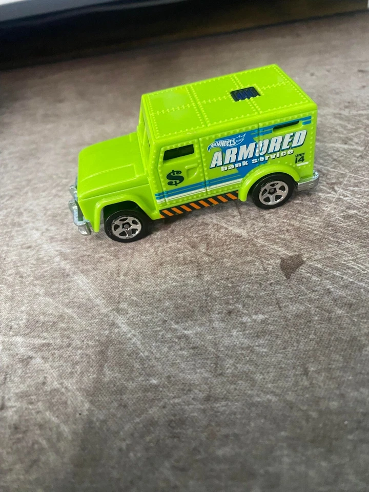 Hot Wheels Armored Bank Service vert - Photo 1/4