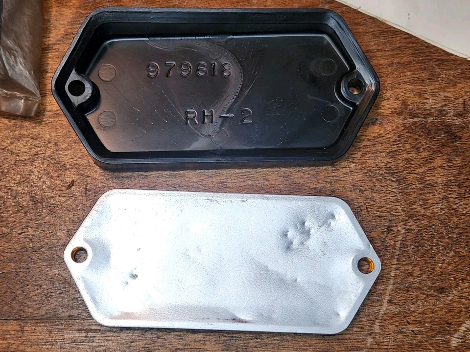 NOS Kaiser Jeep 981288 Front Hood Marker Lens Jeepster Reflector 35-23A - Image 3 of 4