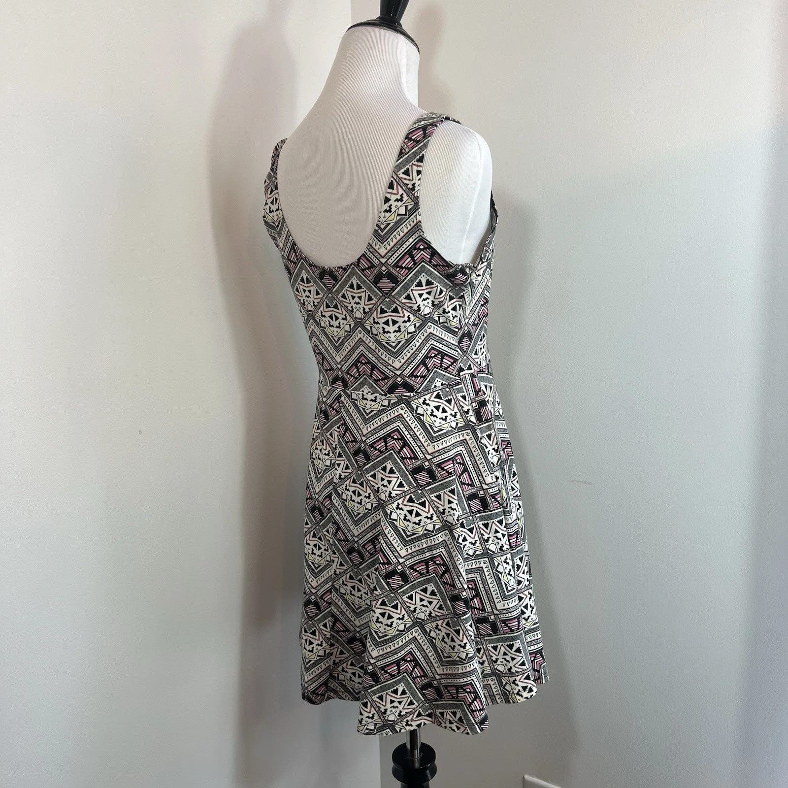 UNDERCOVER Victoria's Secret ROSA stampa tribale skater tank mini abito aderente e svasato taglia M