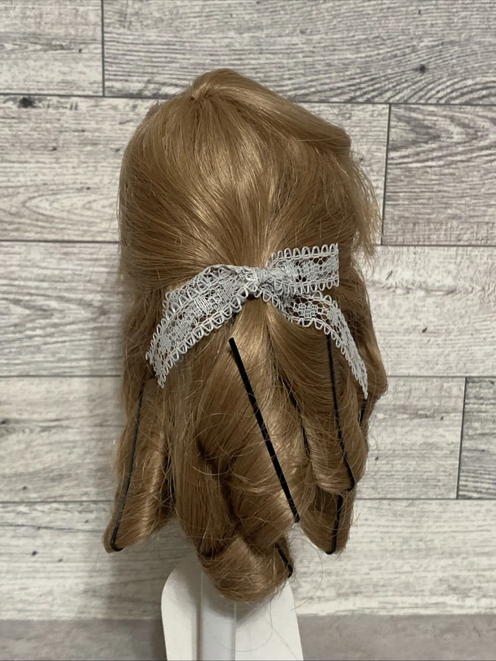 Peluca de muñeca estilo media espalda rizada cabello humano rubio oscuro talla 9 nueva de colección Foto 4 de 4