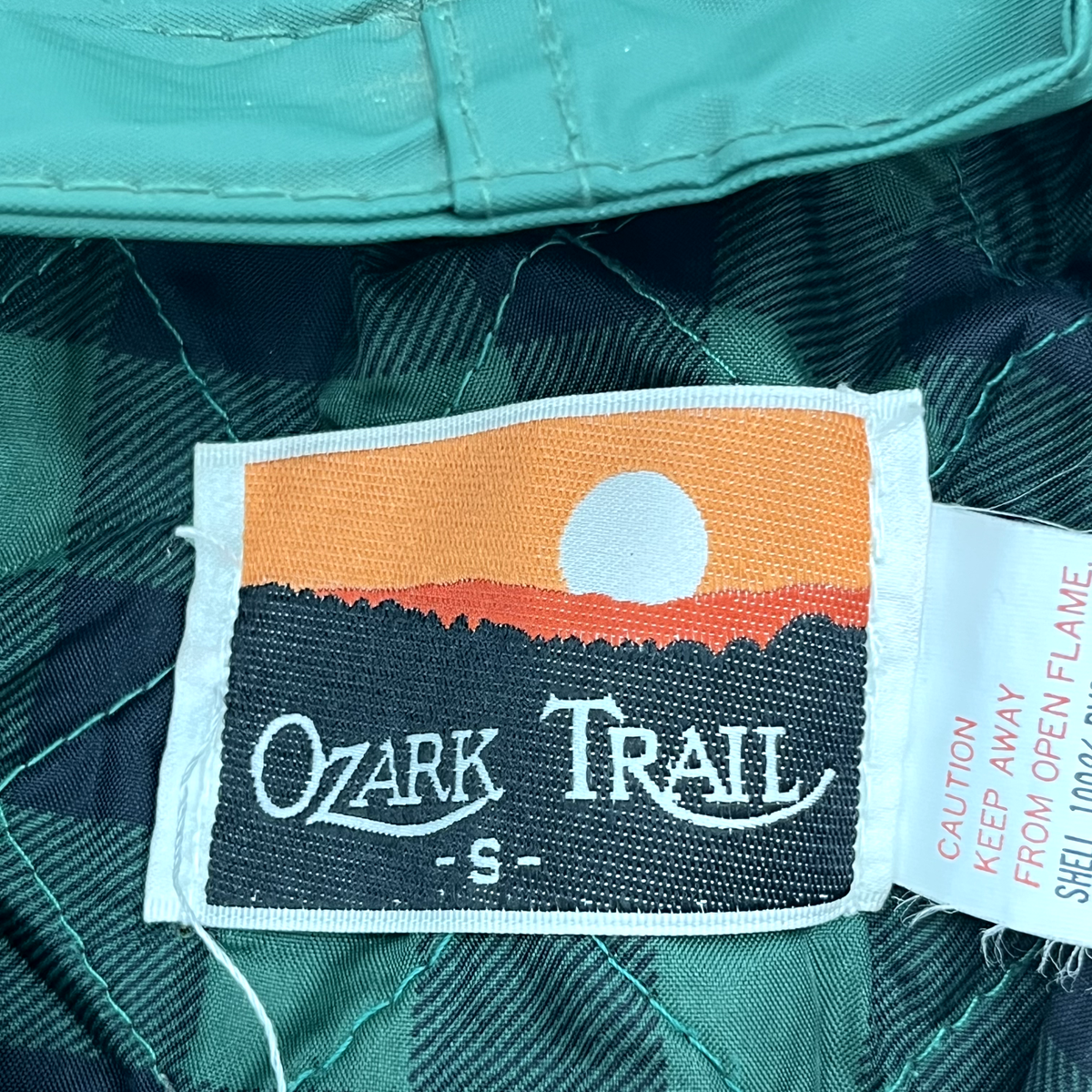 Vintage Ozark Trail Green PVC Long Sleeve Button-Up Rain Jacket