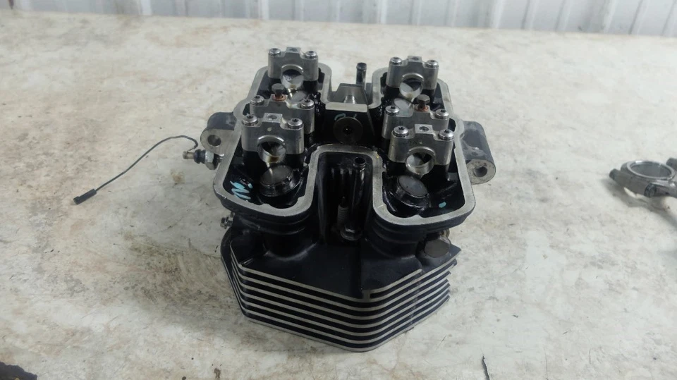 Culata motor 14 Triumph Bonneville America 790 800 Foto 3 de 4