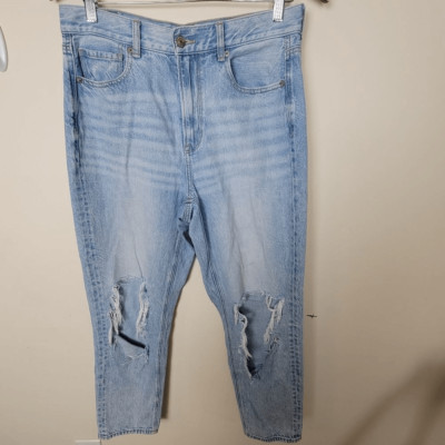 American Eagle Mom Jean Light Wash Destroyed 8
