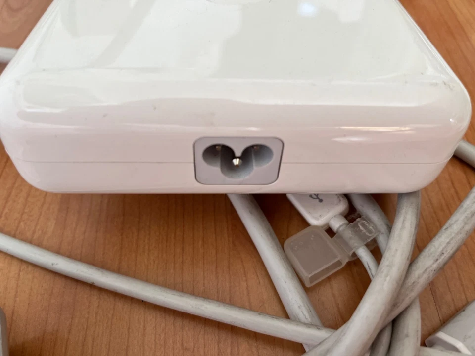 Apple DVI to ADC Adapter in Originalverpackung mit 2 x Kabel gebraucht - Bild 4 von 4