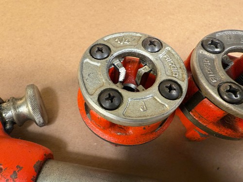 NICE - RIDGID 0-R Pipe Ratchet Threader w/ 4 Dies - 1/4" 3/8" 1/2" 3/4" Cutters - Picture 6 of 19