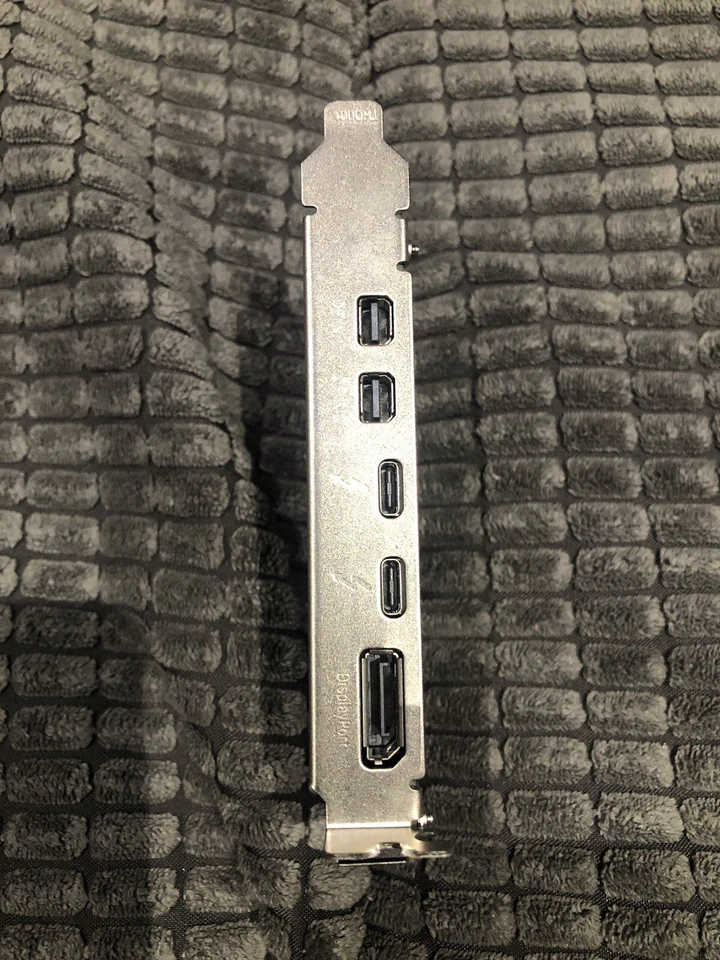 Gigabyte GC-Titan Ridge Thunderbolt  Controller Adapter  - Image 3 of 4