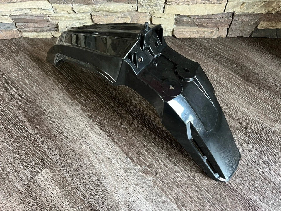 Guardabarros delantero para motocross Suzuki RMZ450 y RMZ250 2019-2025 de UFO SU04939001 Foto 4 de 4