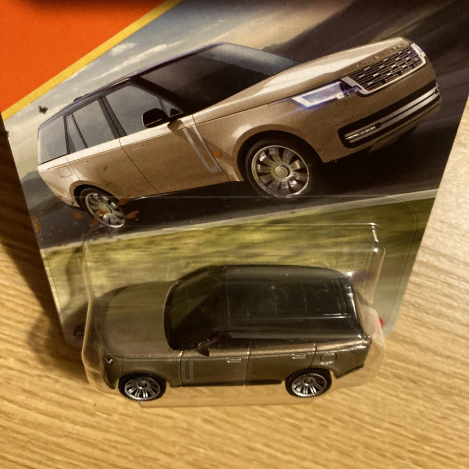 MATCHBOX 2025 #32 NEW MODEL GOLD 2024 RANGE ROVER PHEV HYBRID ELECTRIC Lot OF 4 - Image 3 of 4