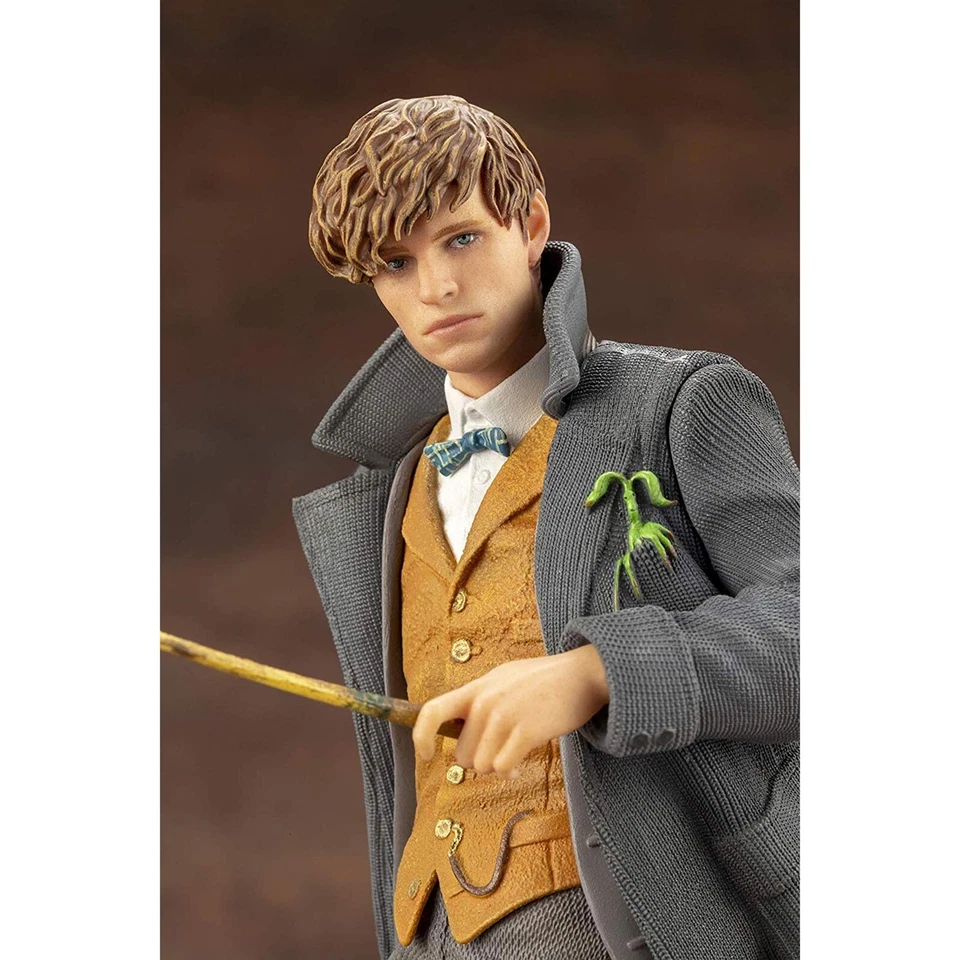 Estátua Kotobukiya Fanrastic Beasts Crimes Newt Scamander Artfx NOVA EM ESTOQUE - Imagem 2 de 4