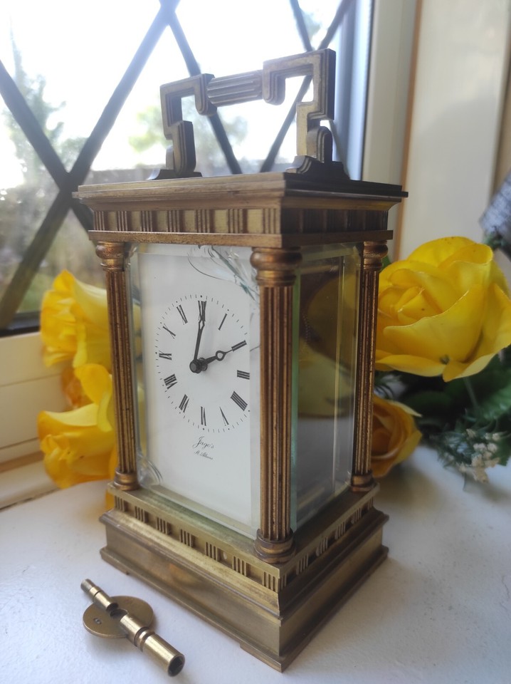 QUALITY LARGER CARRIAGE CLOCKWORKING, KEEPING TIME, WITH KEY