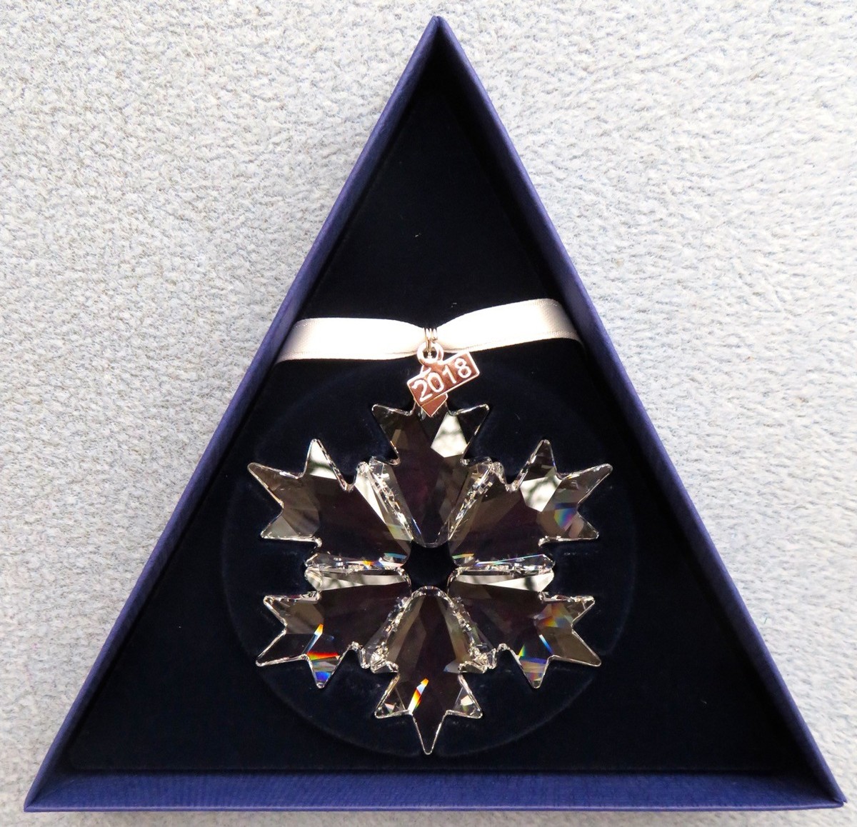Authentic SWAROVSKI Crystal 2018 Annual Snowflake Christmas
