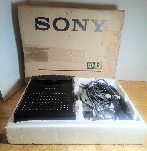 Sony TC-100 Cassette Recorder -Mic Case Cord Battery Holder Orig Box Parts Only - Afbeelding 8 van 9