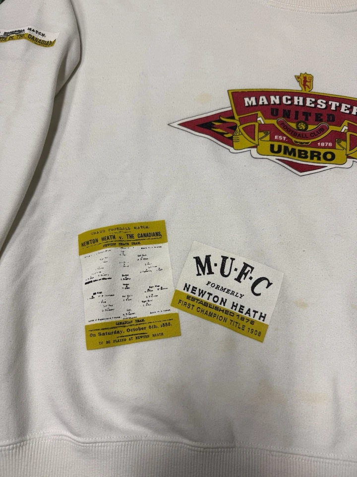 Vintage Manchester United Umbro Football Sweatshirt Size Medium White VTG MARKED - Image 3 of 4