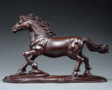 hand carving Wooden carvings of wooden ornaments on real wooden horses