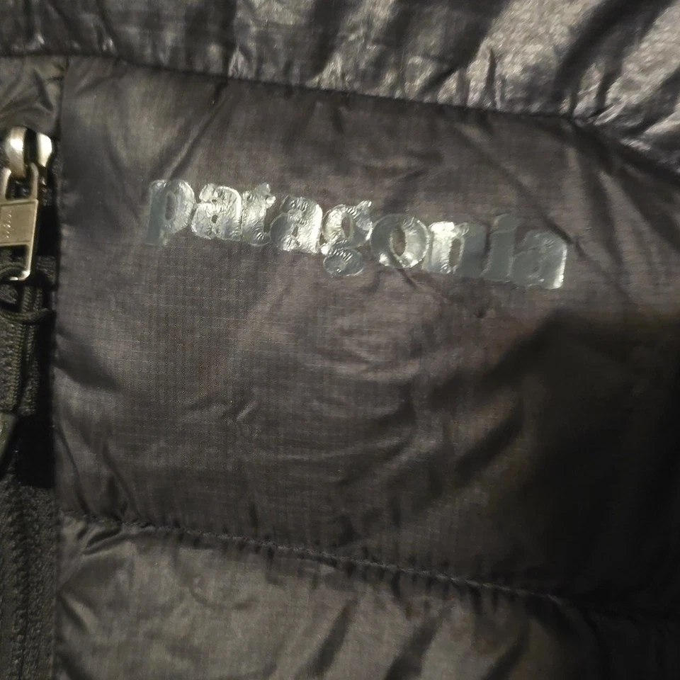 Chaqueta acolchada Patagonia Fitz Roy negra para mujer talla mediana Foto 3 de 4