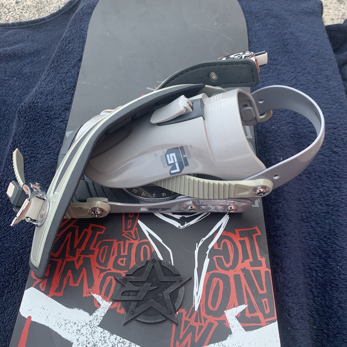 Rare Atomic Hatchet 152cm Snowboard With Ride LS Series Rare Atomic Hatchet 152cm Snowboard With Ride LS Series