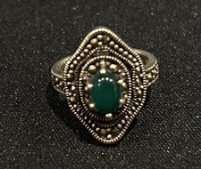 .925 Sterling Silver Ring With Green Stone 5 Grams
