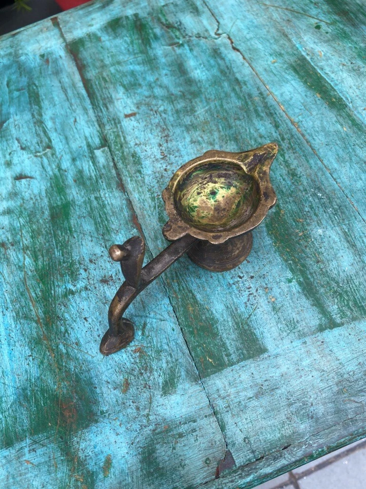 Ancient Brass Handcrafted Beautiful Single Bowl Oil Deepak Pooja Lamp Jyoti - Image 2 of 4