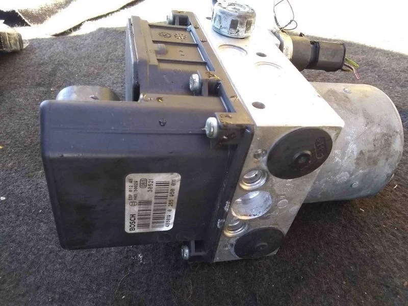 2003 - 2006 AUDI A4 conjunto de controle de módulo de bomba ABS freio antibloqueio fabricante de equipamento original - Imagem 2 de 4