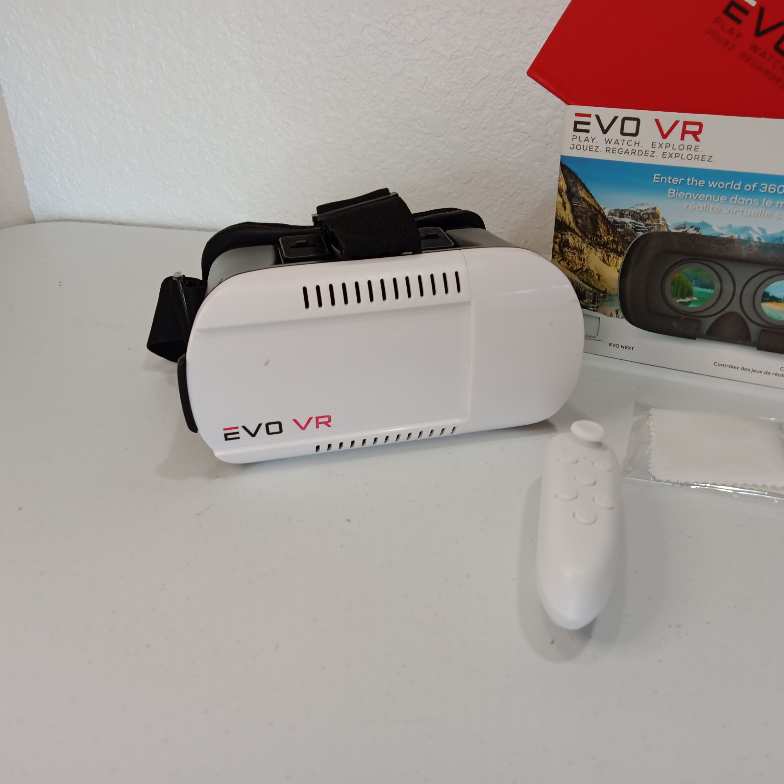 EVO VR - Virtual Reality Headset w/ Bluetooth Controller IOS & Android New Open