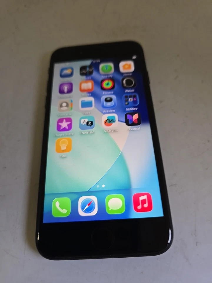 Apple iPhone SE (2022) · 64GB, photo 3 of 5