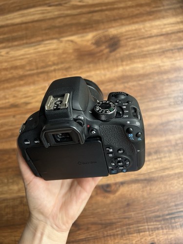 Canon EOS 800D Camera Bundle - Picture 4 of 7