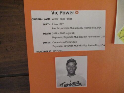 VIC POWER(D-2005 )Signed Trimmed Index Card w/8 x 11 Display w/Obit/1961 Topps - Picture 11 of 11