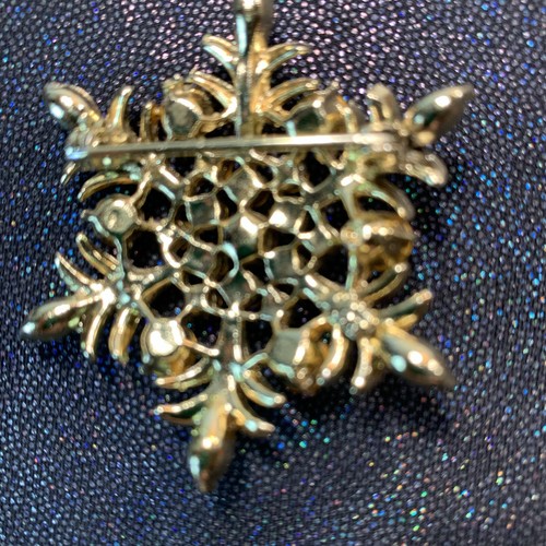 Vintage Prong Set Tri Tone Green Rhinestone Gold Tone Brooch 1.75" Signed Cora - Picture 8 of 12