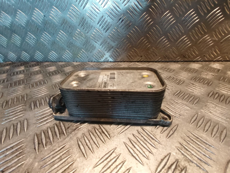 Radiador enfriador de aceite MERCEDES-BENZ S 350 W221 5989070191 3.5 gasolina 200kw Foto 2 de 4