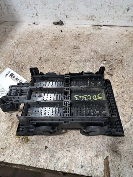 2017-2018 Chevy Silverado 2500 3500 Engine Compartment Fuse Box OEM Foto 4 de 4